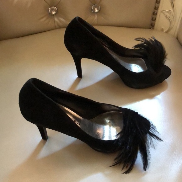 MICHAEL KORS Black Suede Peep Toe Pumps Shoes Size 6, feather accent at toes - Picture 4 of 6